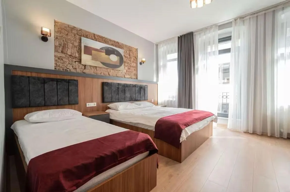 Apartament House With Balcony In Galata 2 Stambuł