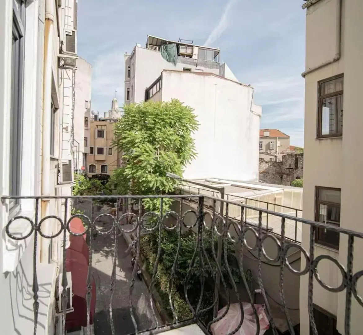 Apartament House With Balcony In Galata 2 Stambuł Turcja