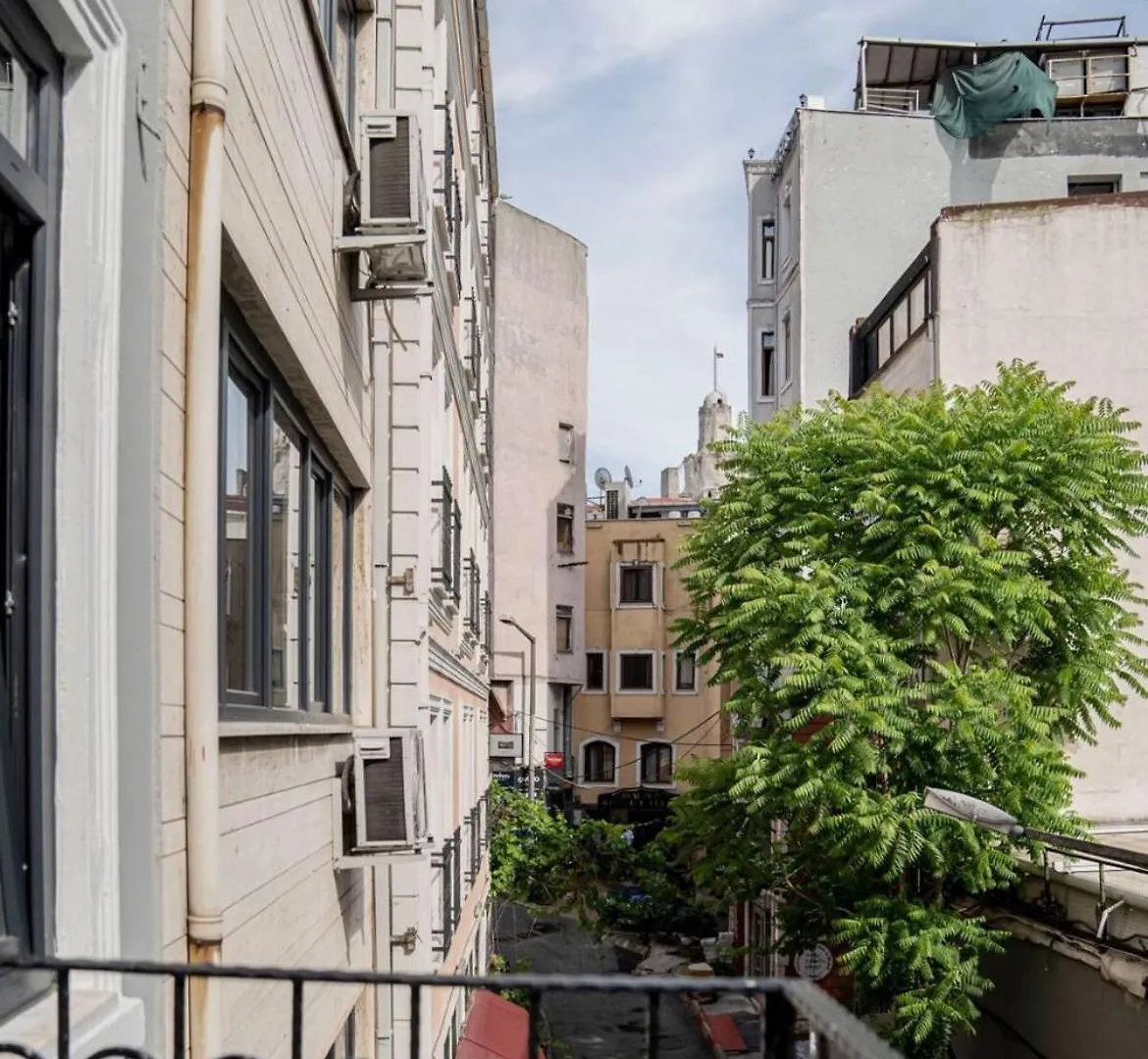Apartament House With Balcony In Galata 2 Stambuł